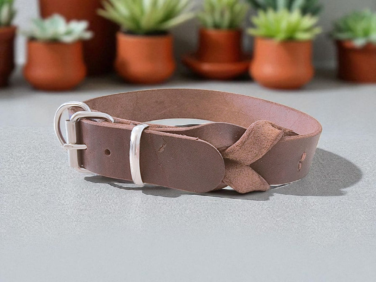 Hundewohl - Fettleder Halsband teilgeflochten / Messing Beschläge 20mm Breite